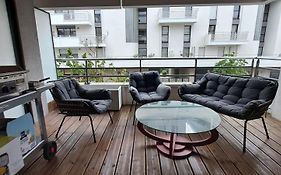 Spacious Apartment Near The Sea
